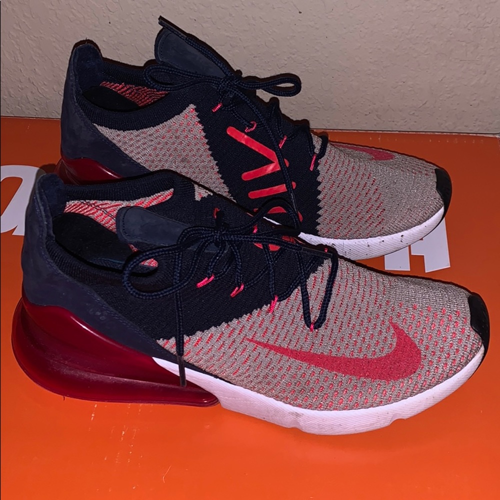 Nike AirMax 270s size 8 women’s